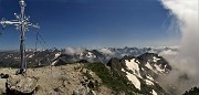 01 Alla croce di vetta del Corno Stella (2620 m)